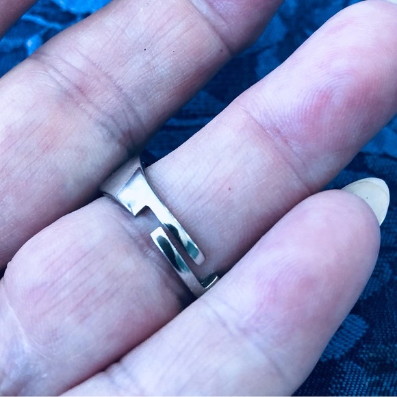 Stunning 5 Carat Moissanite Ring S925 Adjustable Size - Picture 8 of 12